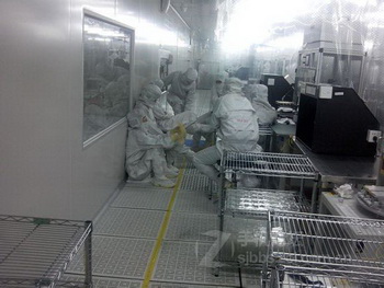 Factory workers during the "smoke break"